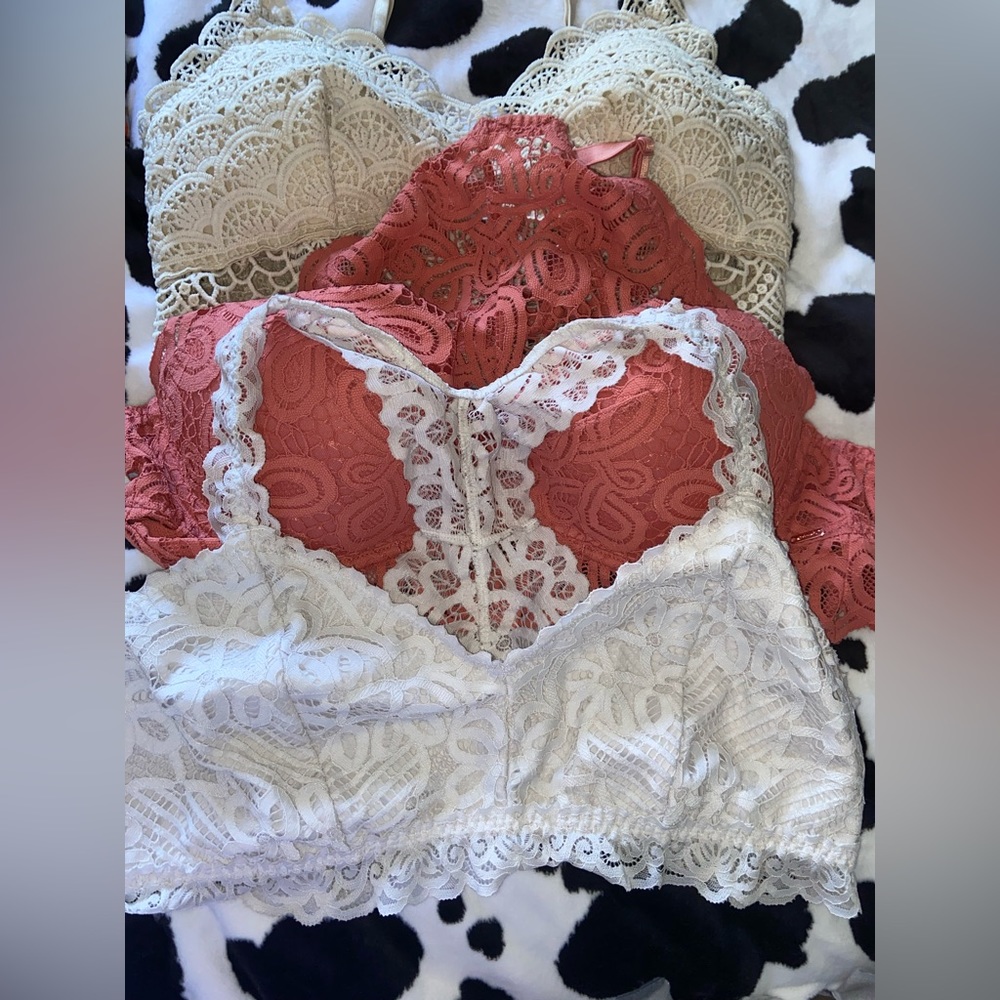 Medium and large bralettes